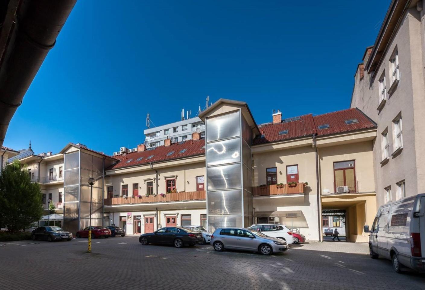 Understreet Studio With Private Parking Košice Exterior foto